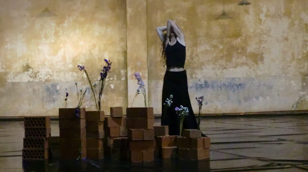 The Invisible Woman (Identity) Provisional Danza