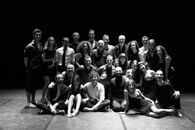 Bailarines de Provisional Danza en el 25 aniversario de la compañía