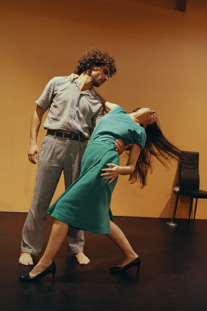 Dueto danza contemporánea. Provisional Danza.