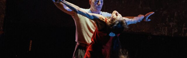 Dos bailarines. Provisional Danza.