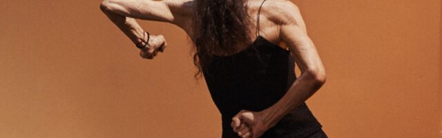 Carmen Werner de espalda