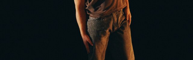 Delicada caída. Provisional Danza.